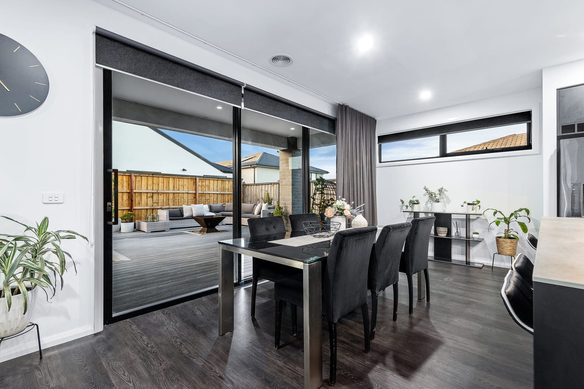 The Obsidian, dining room opening to alfresco deck