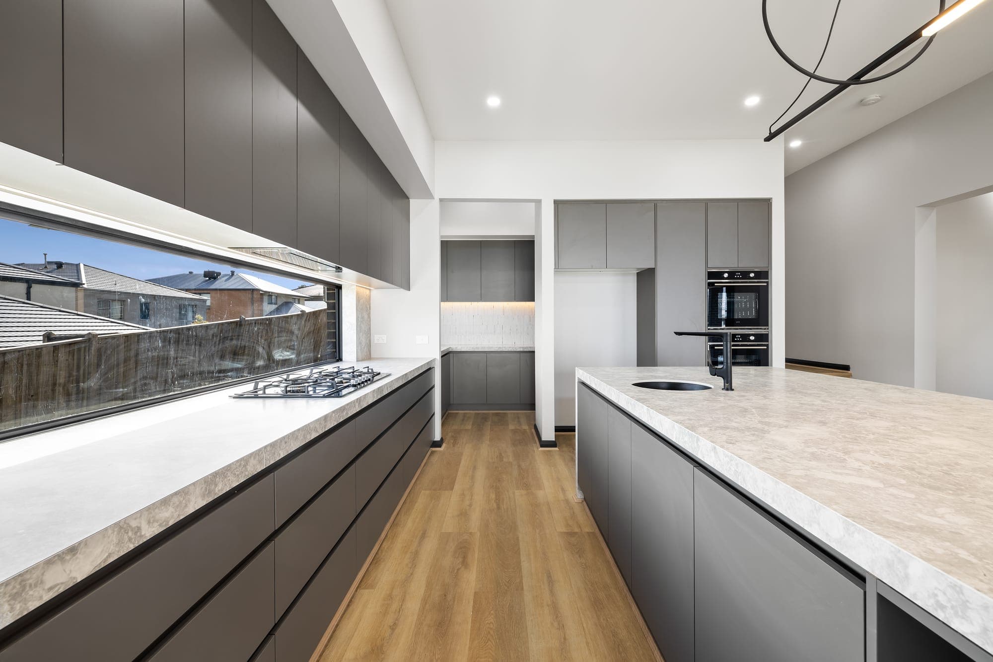 Project Solstice, kitchen cooktop with garden splashback window